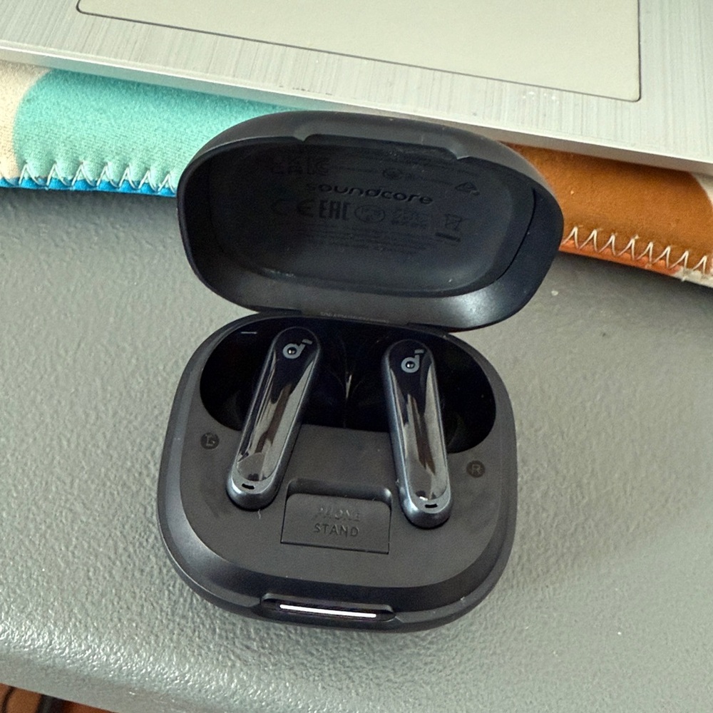 USED WITH BOX Soundcore P40i By Anker Noise Cancelling Wireless Earbuds